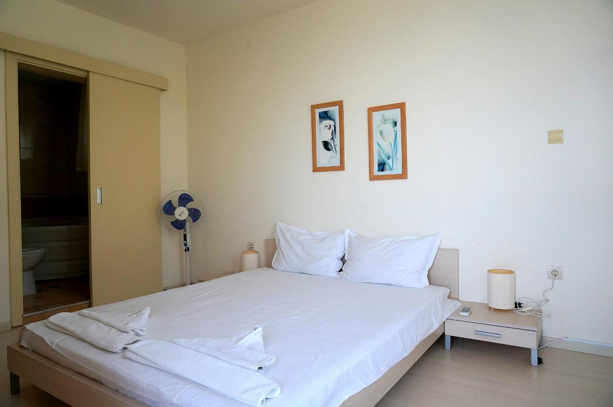 Апартаменти Свети Георги - Saint George Apartments Каварна Номер фото